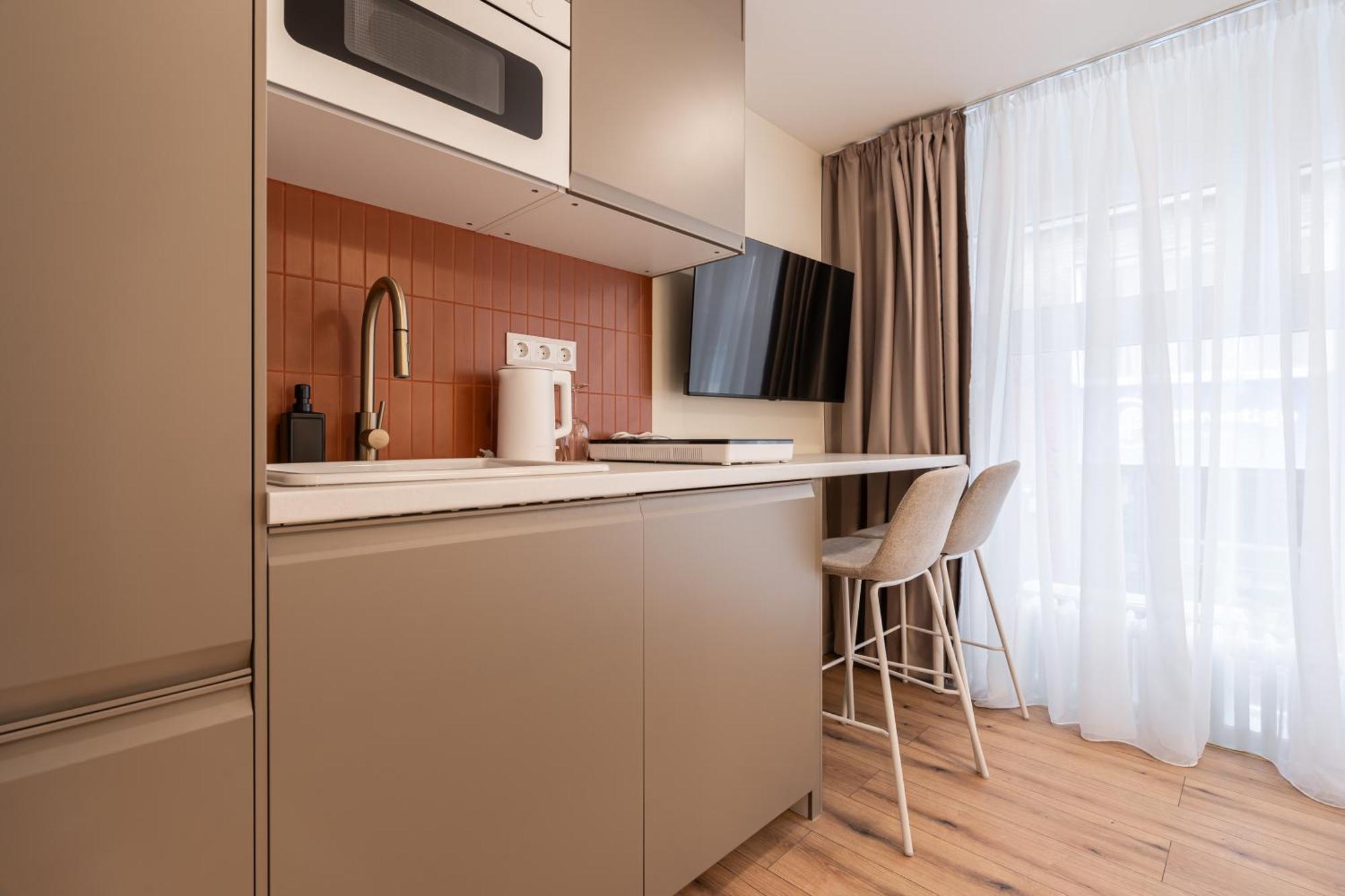 Asboth Boutique Suites, Location By Bqa Apartment